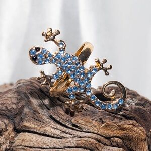 ✨Modcloth Leia Blue Rhinestone Lizard Ring
